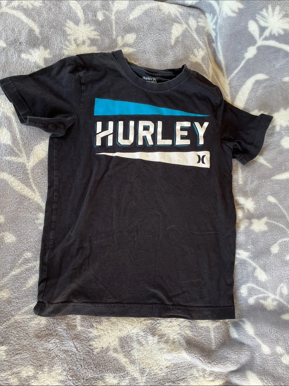 Big Boys 4 PC  Nike/Hurley/Quicksilver/ Gap Bundle 2 tees & 2 Shorts Sz 10/12
